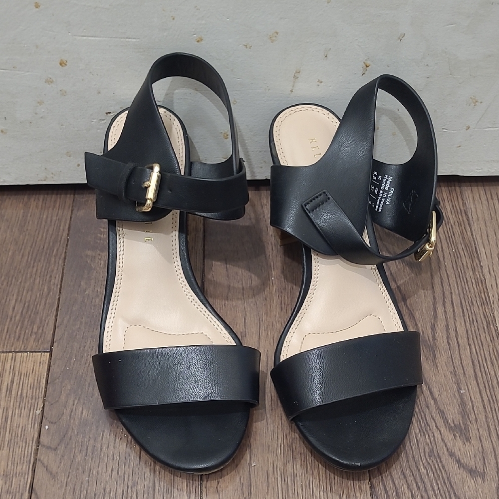 Kelly & Katie Black Sandals Size 6.5